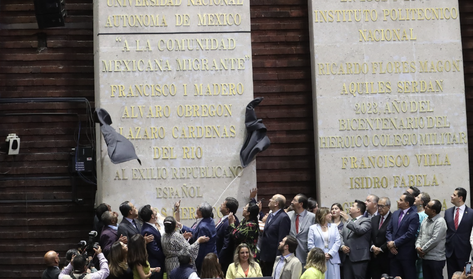 INSCRIBEN CON LETRAS DE ORO EN EL MURO DE HONOR DE LA CÁMARA DE DIPUTADOS «A LA COMUNIDAD MEXICANA MIGRANTE»